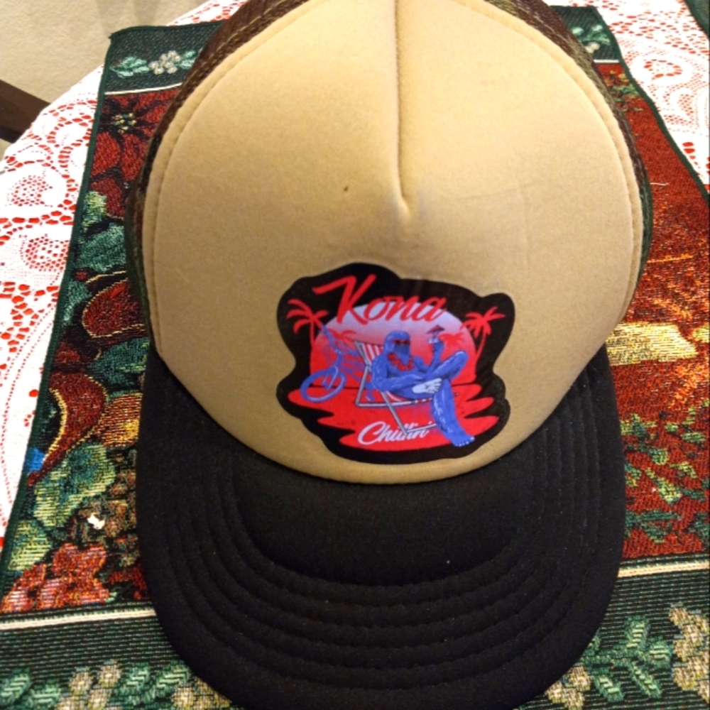 Dist rict Kona Chillin Trucker Cap Unisex